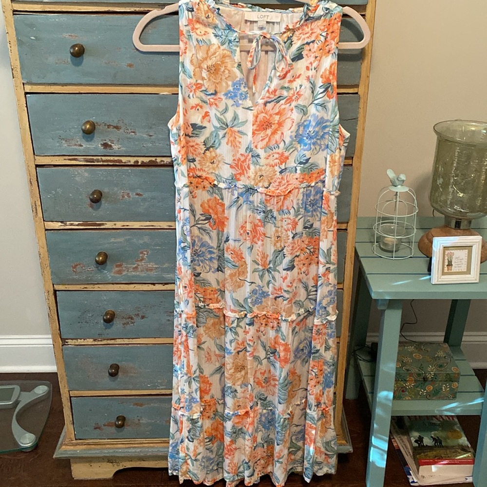 Loft XS flowered maxi dress. So pretty!!